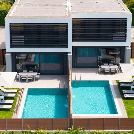 Momentum Villas เอียลิซอส ภายนอก รูปภาพ